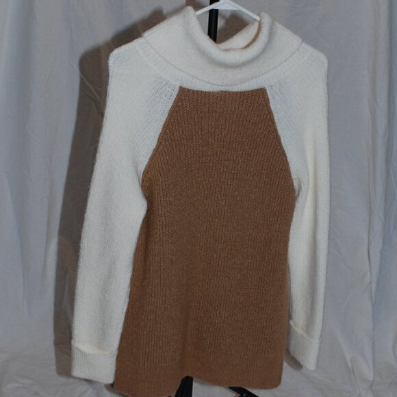 St. John's Bay Womens Large Cowl Neck Sweater Tan Cream Oversized Turtleneck EUC - Picture 4 of 4